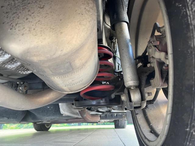 ヴィッツ RS G’s 純正ナビ ドラレコ ETC 純正17インチアルミレッドライン入 大型マフラー LEDイルミネーションビーム HIDヘッド アルミ製ペダル 革巻きステアリング バックカメラ ドアバイザー 電動格納ミラー(23枚目)