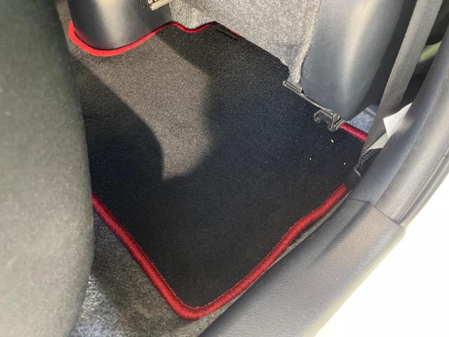 ヴィッツ RS G’s 純正ナビ ドラレコ ETC 純正17インチアルミレッドライン入 大型マフラー LEDイルミネーションビーム HIDヘッド アルミ製ペダル 革巻きステアリング バックカメラ ドアバイザー 電動格納ミラー(44枚目)