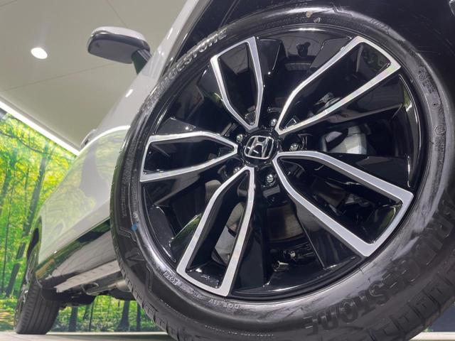 ヴェゼル ｅ：ＨＥＶ　Ｚ　純正９型ナビ　全周囲カメラ　ホンダセンシング　禁煙車　コーナーセンサー　スマートキー　ＬＥＤヘッド　ＥＴＣ　純正１８インチアルミ　パワーバックドア　車線逸脱警報　オートライト　デュアルエアコン（13枚目）