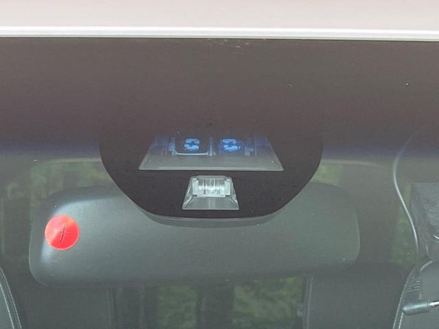 【シティブレーキアクティブシステム】低速走行中に前方の車両等を認識し、衝突しそうな時は警報とブレーキで衝突回避と被害軽減をアシスト。より安全にドライブをお楽しみいただけます。