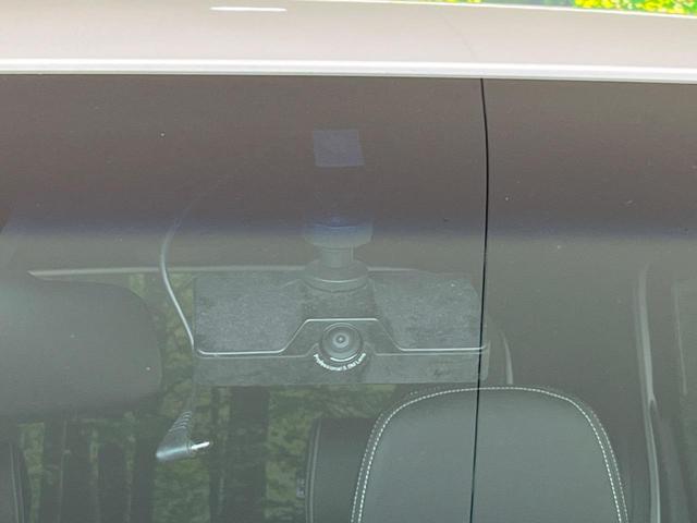 【ドライブレコーダー】安心・安全なカーライフに必須のドライブレコーダーを装備！走行中はもちろん、あおり運転や事故に遭遇した際の状況も映像で記録し、万一のリスクに備えます。