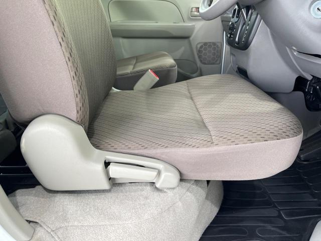 エブリイ ＰＣ　衝突被害軽減システム　禁煙車　ＥＴＣ　純正１２インチアルミ　ヘッドライトレベライザー　オートライト　キーレス　プライバシーガラス　トラクションコントロール　パワーウィンドウ　パワーステアリング（32枚目）