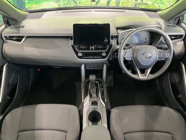 カローラクロス ハイブリッド　Ｇ　８インチディスプレイオーディオ　衝突被害軽減装置　レーダークルーズ　ＥＴＣ　クリアランスソナー　Ｂｌｕｅｔｏｏｔｈ再生　踏み間違い防止　オートマチックハイビーム　ＬＥＤヘッド＆フォグ　車線逸脱警報（2枚目）