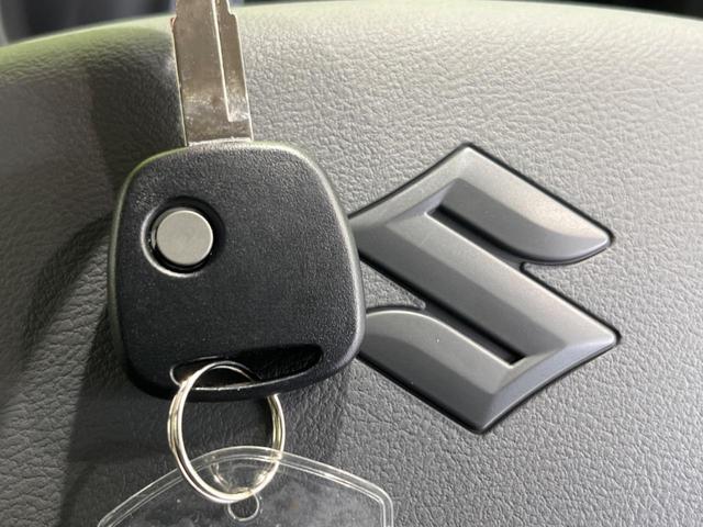 キャリイトラック ＫＣエアコン・パワステ　届出済未使用車　衝突被害軽減システム　車線逸脱警報　リアパーキングセンサー　オートライト　パワーウィンドウ　パワーステアリング　アイドリングストップ　運転席／助手席エアバッグ　盗難防止システム（7枚目）