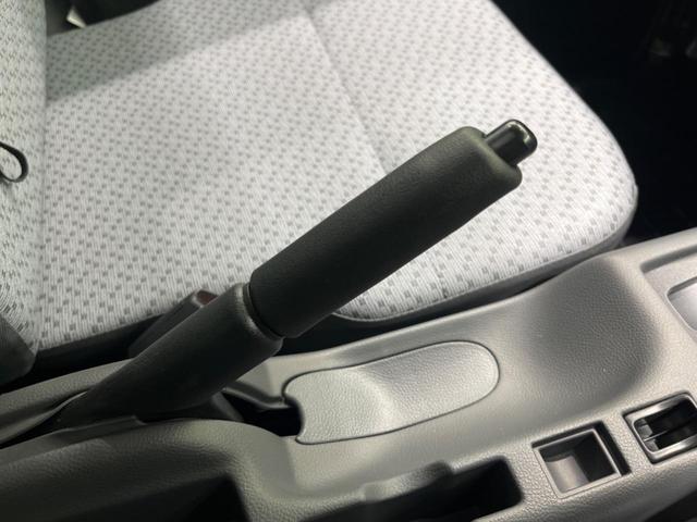 キャリイトラック ＫＣエアコン・パワステ　届出済未使用車　衝突被害軽減システム　車線逸脱警報　リアパーキングセンサー　オートライト　パワーウィンドウ　パワーステアリング　アイドリングストップ　運転席／助手席エアバッグ　盗難防止システム（34枚目）