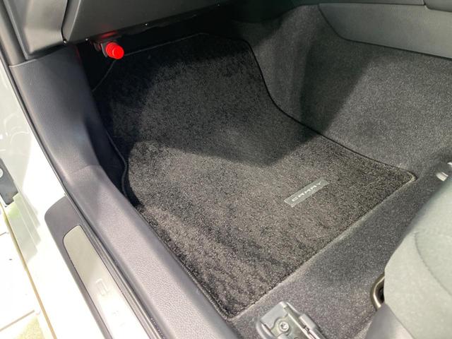 カムリ Ｇ　純正９型ナビ　モデリスタフルエアロ　バックカメラ　衝突被害軽減システム　レーダークルーズ　禁煙車　パワーシート　ドラレコ　ビルトインＥＴＣ　スマートキー　ＬＥＤヘッド　電子パーキング（43枚目）