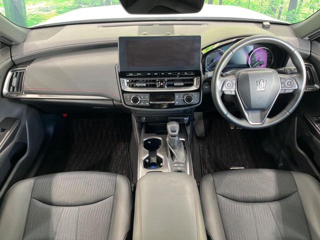 クラウンハイブリッド ＲＳ　純正１２型ナビ　衝突軽減装置　ＣＤ／ＤＶＤ再生　レーダークルーズ　バックカメラ　ＢＳＭ　シートヒーター　ＥＴＣ２．０　ＬＥＤヘッド＆フォグ　純正１８インチＡＷ　プッシュスタート＆スマートキー　禁煙車（2枚目）