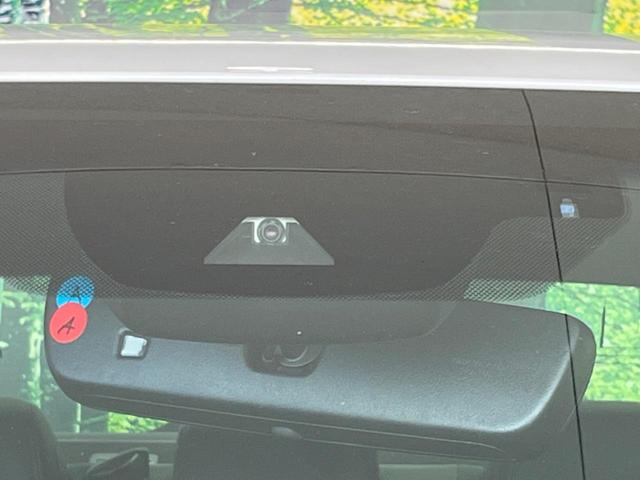 クラウンハイブリッド ＲＳ　純正１２型ナビ　衝突軽減装置　ＣＤ／ＤＶＤ再生　レーダークルーズ　バックカメラ　ＢＳＭ　シートヒーター　ＥＴＣ２．０　ＬＥＤヘッド＆フォグ　純正１８インチＡＷ　プッシュスタート＆スマートキー　禁煙車（4枚目）