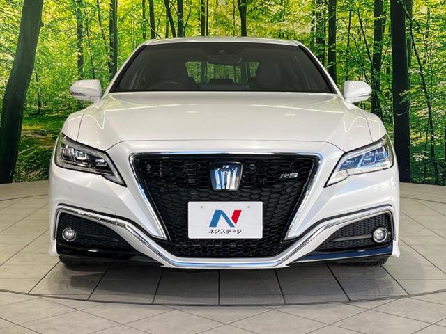 クラウンハイブリッド ＲＳ　純正１２型ナビ　衝突軽減装置　ＣＤ／ＤＶＤ再生　レーダークルーズ　バックカメラ　ＢＳＭ　シートヒーター　ＥＴＣ２．０　ＬＥＤヘッド＆フォグ　純正１８インチＡＷ　プッシュスタート＆スマートキー　禁煙車（14枚目）