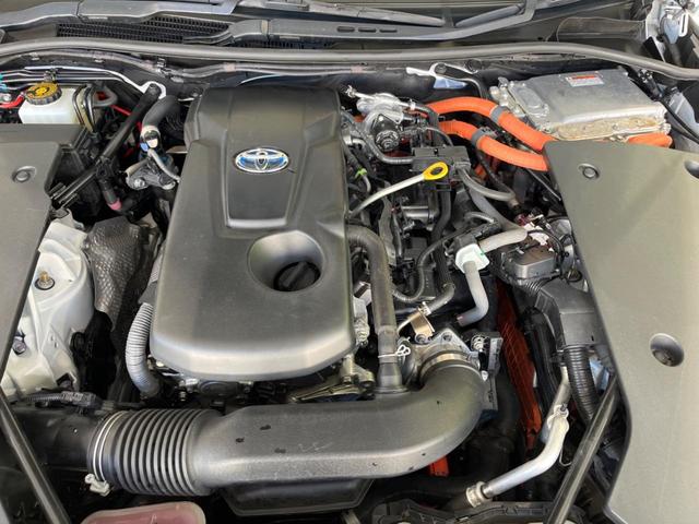 クラウンハイブリッド ＲＳ　純正１２型ナビ　衝突軽減装置　ＣＤ／ＤＶＤ再生　レーダークルーズ　バックカメラ　ＢＳＭ　シートヒーター　ＥＴＣ２．０　ＬＥＤヘッド＆フォグ　純正１８インチＡＷ　プッシュスタート＆スマートキー　禁煙車（18枚目）