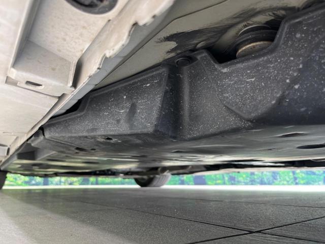 クラウンハイブリッド ＲＳ　純正１２型ナビ　衝突軽減装置　ＣＤ／ＤＶＤ再生　レーダークルーズ　バックカメラ　ＢＳＭ　シートヒーター　ＥＴＣ２．０　ＬＥＤヘッド＆フォグ　純正１８インチＡＷ　プッシュスタート＆スマートキー　禁煙車（22枚目）