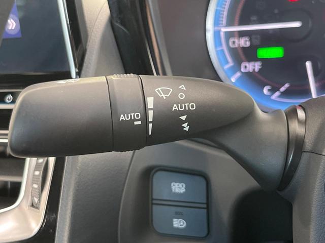 クラウンハイブリッド ＲＳ　純正１２型ナビ　衝突軽減装置　ＣＤ／ＤＶＤ再生　レーダークルーズ　バックカメラ　ＢＳＭ　シートヒーター　ＥＴＣ２．０　ＬＥＤヘッド＆フォグ　純正１８インチＡＷ　プッシュスタート＆スマートキー　禁煙車（23枚目）