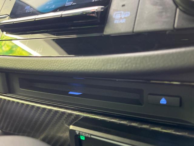 クラウンハイブリッド ＲＳ　純正１２型ナビ　衝突軽減装置　ＣＤ／ＤＶＤ再生　レーダークルーズ　バックカメラ　ＢＳＭ　シートヒーター　ＥＴＣ２．０　ＬＥＤヘッド＆フォグ　純正１８インチＡＷ　プッシュスタート＆スマートキー　禁煙車（30枚目）