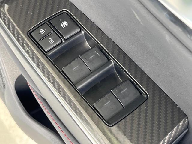 クラウンハイブリッド ＲＳ　純正１２型ナビ　衝突軽減装置　ＣＤ／ＤＶＤ再生　レーダークルーズ　バックカメラ　ＢＳＭ　シートヒーター　ＥＴＣ２．０　ＬＥＤヘッド＆フォグ　純正１８インチＡＷ　プッシュスタート＆スマートキー　禁煙車（34枚目）