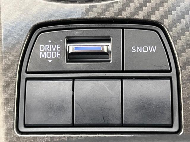 クラウンハイブリッド ＲＳ　純正１２型ナビ　衝突軽減装置　ＣＤ／ＤＶＤ再生　レーダークルーズ　バックカメラ　ＢＳＭ　シートヒーター　ＥＴＣ２．０　ＬＥＤヘッド＆フォグ　純正１８インチＡＷ　プッシュスタート＆スマートキー　禁煙車（40枚目）