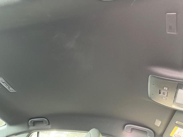 クラウンハイブリッド ＲＳ　純正１２型ナビ　衝突軽減装置　ＣＤ／ＤＶＤ再生　レーダークルーズ　バックカメラ　ＢＳＭ　シートヒーター　ＥＴＣ２．０　ＬＥＤヘッド＆フォグ　純正１８インチＡＷ　プッシュスタート＆スマートキー　禁煙車（45枚目）