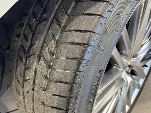 クラウンハイブリッド ＲＳ　純正１２型ナビ　衝突軽減装置　ＣＤ／ＤＶＤ再生　レーダークルーズ　バックカメラ　ＢＳＭ　シートヒーター　ＥＴＣ２．０　ＬＥＤヘッド＆フォグ　純正１８インチＡＷ　プッシュスタート＆スマートキー　禁煙車（53枚目）