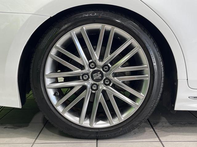 クラウンハイブリッド ＲＳ　純正１２型ナビ　衝突軽減装置　ＣＤ／ＤＶＤ再生　レーダークルーズ　バックカメラ　ＢＳＭ　シートヒーター　ＥＴＣ２．０　ＬＥＤヘッド＆フォグ　純正１８インチＡＷ　プッシュスタート＆スマートキー　禁煙車（55枚目）