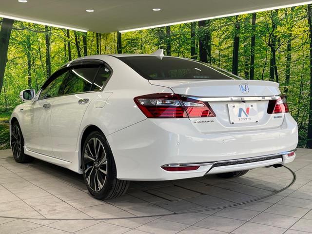 アコードハイブリッド ＥＸ　純正ナビ　バックカメラ　衝突被害軽減システム　禁煙車　シートヒーター　スマートキー　ＬＥＤヘッド　ＥＴＣ　純正１８インチアルミ　車線逸脱警報　オートライト　Ｂｌｕｅｔｏｏｔｈ　ＣＤ（4枚目）