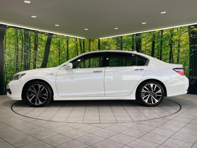 アコードハイブリッド ＥＸ　純正ナビ　バックカメラ　衝突被害軽減システム　禁煙車　シートヒーター　スマートキー　ＬＥＤヘッド　ＥＴＣ　純正１８インチアルミ　車線逸脱警報　オートライト　Ｂｌｕｅｔｏｏｔｈ　ＣＤ（5枚目）