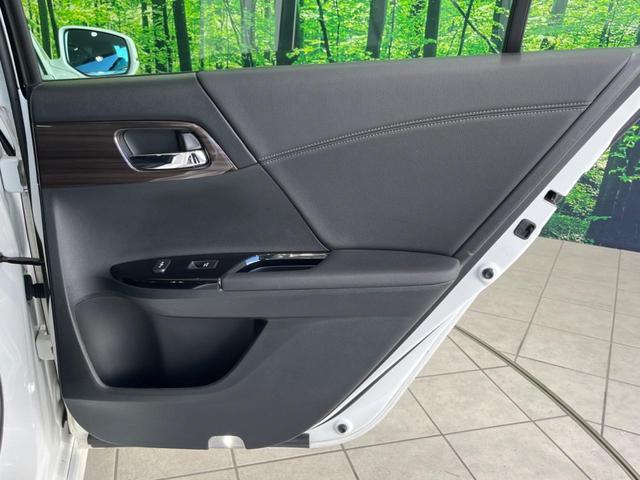 アコードハイブリッド ＥＸ　純正ナビ　バックカメラ　衝突被害軽減システム　禁煙車　シートヒーター　スマートキー　ＬＥＤヘッド　ＥＴＣ　純正１８インチアルミ　車線逸脱警報　オートライト　Ｂｌｕｅｔｏｏｔｈ　ＣＤ（19枚目）