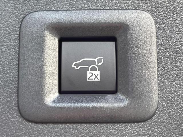 ヴェルファイアハイブリッド Ｚ　プレミア　純正１３型後席モニター　左右独立ムーンルーフ　純正１４型ナビ　全周囲カメラ　前席＆２列目シートエアコン　デジタルインナーミラー　電動リヤゲート　コーナーセンサー　ＢＳＭ　フルセグ　Ｂｌｕｅｔｏｏｔｈ（30枚目）