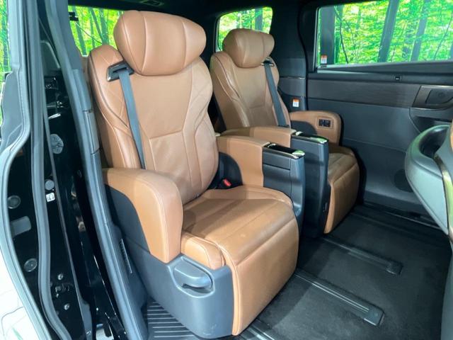 ヴェルファイアハイブリッド Ｚ　プレミア　純正１４型ナビ　後席モニター　左右独立ムーンルーフ　衝突軽減装置　茶革シート　両側電動ドア　全周囲カメラ　レーダークルーズ　電動リヤゲート　ＢＳＭ　デジタルインナーミラー　ＥＴＣ　禁煙車（9枚目）