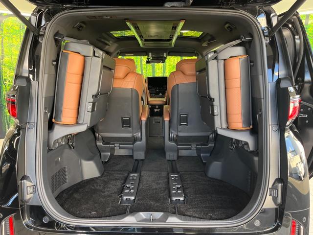 ヴェルファイアハイブリッド Ｚ　プレミア　純正１４型ナビ　後席モニター　左右独立ムーンルーフ　衝突軽減装置　茶革シート　両側電動ドア　全周囲カメラ　レーダークルーズ　電動リヤゲート　ＢＳＭ　デジタルインナーミラー　ＥＴＣ　禁煙車（11枚目）