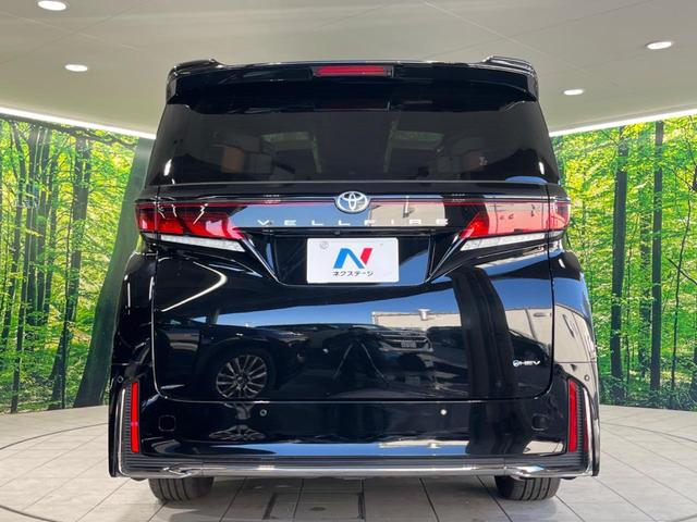 ヴェルファイアハイブリッド Ｚ　プレミア　純正１４型ナビ　後席モニター　左右独立ムーンルーフ　衝突軽減装置　茶革シート　両側電動ドア　全周囲カメラ　レーダークルーズ　電動リヤゲート　ＢＳＭ　デジタルインナーミラー　ＥＴＣ　禁煙車（16枚目）