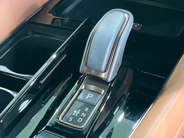ヴェルファイアハイブリッド Ｚ　プレミア　純正１４型ナビ　後席モニター　左右独立ムーンルーフ　衝突軽減装置　茶革シート　両側電動ドア　全周囲カメラ　レーダークルーズ　電動リヤゲート　ＢＳＭ　デジタルインナーミラー　ＥＴＣ　禁煙車（33枚目）