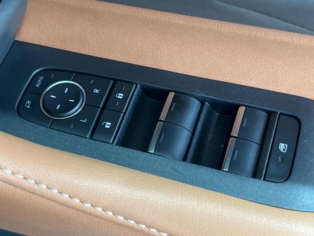 ヴェルファイアハイブリッド Ｚ　プレミア　純正１４型ナビ　後席モニター　左右独立ムーンルーフ　衝突軽減装置　茶革シート　両側電動ドア　全周囲カメラ　レーダークルーズ　電動リヤゲート　ＢＳＭ　デジタルインナーミラー　ＥＴＣ　禁煙車（36枚目）