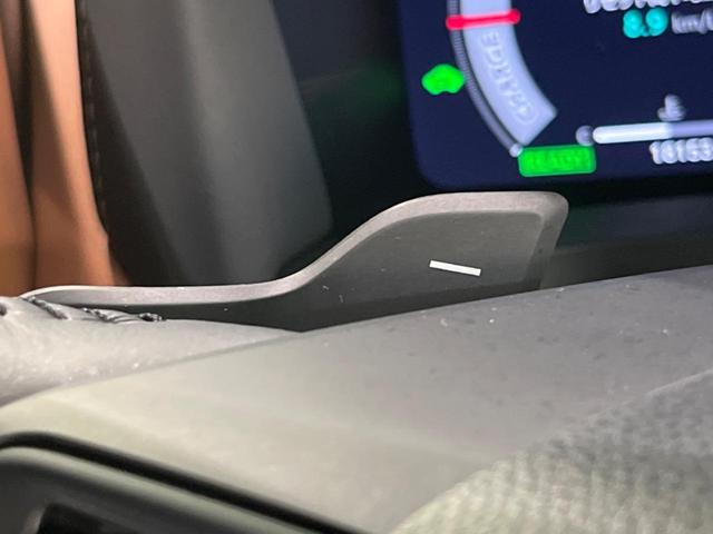 ヴェルファイアハイブリッド Ｚ　プレミア　純正１４型ナビ　後席モニター　左右独立ムーンルーフ　衝突軽減装置　茶革シート　両側電動ドア　全周囲カメラ　レーダークルーズ　電動リヤゲート　ＢＳＭ　デジタルインナーミラー　ＥＴＣ　禁煙車（53枚目）