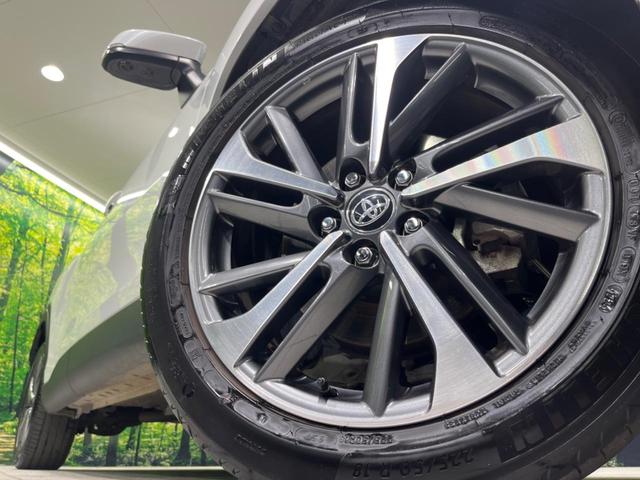 カローラクロス ハイブリッド Z パノラマルーフ 純正10型ナビ 衝突軽減装置 全周囲カメラ レーダークルーズ 電動リヤゲート シートヒーター オートエアコン BSM 純正18インチAW ETC2.0 パワーシート 禁煙車(13枚目)