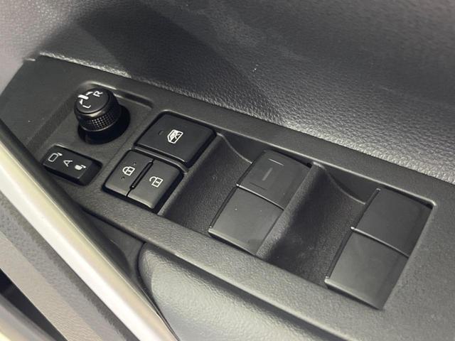 カローラクロス ハイブリッド Z パノラマルーフ 純正10型ナビ 衝突軽減装置 全周囲カメラ レーダークルーズ 電動リヤゲート シートヒーター オートエアコン BSM 純正18インチAW ETC2.0 パワーシート 禁煙車(44枚目)