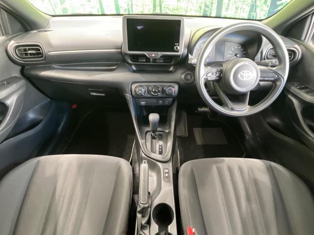 ヤリス X 純正8型ディスプレイオーディオ 衝突軽減装置 バックカメラ フルセグTV プッシュスタート&スマートキー ETC Bluetooth接続 オートハイビーム 純正14インチスチールホイール 禁煙車(2枚目)