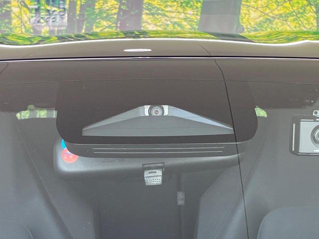 ヤリス X 純正8型ディスプレイオーディオ 衝突軽減装置 バックカメラ フルセグTV プッシュスタート&スマートキー ETC Bluetooth接続 オートハイビーム 純正14インチスチールホイール 禁煙車(4枚目)