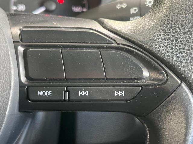 ヤリス X 純正8型ディスプレイオーディオ 衝突軽減装置 バックカメラ フルセグTV プッシュスタート&スマートキー ETC Bluetooth接続 オートハイビーム 純正14インチスチールホイール 禁煙車(25枚目)