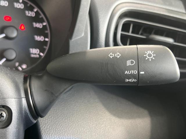 ヤリス X 純正8型ディスプレイオーディオ 衝突軽減装置 バックカメラ フルセグTV プッシュスタート&スマートキー ETC Bluetooth接続 オートハイビーム 純正14インチスチールホイール 禁煙車(26枚目)