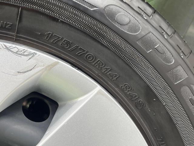 ヤリス X 純正8型ディスプレイオーディオ 衝突軽減装置 バックカメラ フルセグTV プッシュスタート&スマートキー ETC Bluetooth接続 オートハイビーム 純正14インチスチールホイール 禁煙車(58枚目)