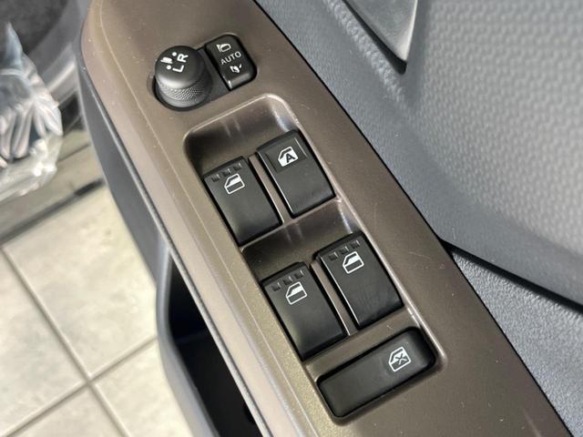 ルーミー Ｘ　純正ナビ　バックカメラ　電動スライドドア　ＥＴＣ　アイドリングストップ　オートライト　スマートキー＆プッシュスタート　横滑り防止システム　盗難防止システム　禁煙車　衝突被害軽減装置（38枚目）