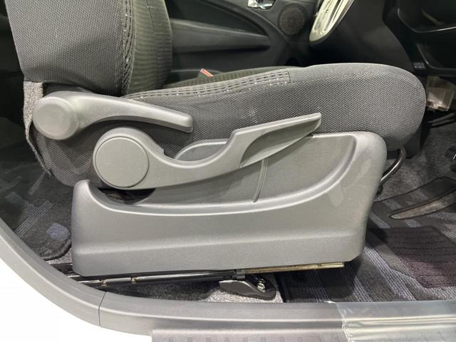 ステラ カスタムＲ　純正ナビ　スマートキー＆プッシュスタート　オートエアコン　アイドリングストップ　オートライト　ＨＩＤヘッドライト　純正１４インチＡＷ　禁煙車　ドアバイザー　電動格納ミラー　盗難防止システム（7枚目）