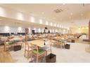 ズラッと並んだ展示車と大きな「N」の看板が目印です!