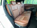 後部座席も気になるようなキズ・汚れやへたり等、大きなダメージはなく、良好な状態です。