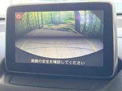 【バックカメラ】駐車時に後方がリアルタイム映像で確認できます。大型商業施設や立体駐車場での駐車時や、夜間のバック時に大活躍！運転スキルに関わらず、今や必須となった装備のひとつです！ 4