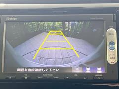 【バックカメラ】駐車時に後方がリアルタイム映像で確認できます。大型商業施設や立体駐車場での駐車時や、夜間のバック時に大活躍！運転スキルに関わらず、今や必須となった装備のひとつです！ 5