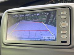 【バックカメラ】駐車時に後方がリアルタイム映像で確認できます。大型商業施設や立体駐車場での駐車時や、夜間のバック時に大活躍！運転スキルに関わらず、今や必須となった装備のひとつです！ 4