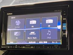 【純正ナビ】人気の純正ナビを装備。オーディオ機能も充実しており、Ｂｌｕｅｔｏｏｔｈ接続すればお持ちのスマホやＭＰ３プレイヤーの音楽を再生可能！毎日の運転がさらに楽しくなります！！ 5
