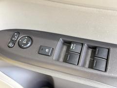 【電動格納ミラー】サイドミラーは電動格納式となっており、狭い駐車場でもキズがつくリスクを抑えられます。 7