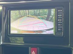 【バックカメラ】駐車時に後方がリアルタイム映像で確認できます。大型商業施設や立体駐車場での駐車時や、夜間のバック時に大活躍！運転スキルに関わらず、今や必須となった装備のひとつです！ 6