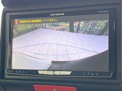 【バックカメラ】駐車時に後方がリアルタイム映像で確認できます。大型商業施設や立体駐車場での駐車時や、夜間のバック時に大活躍！運転スキルに関わらず、今や必須となった装備のひとつです！ 4